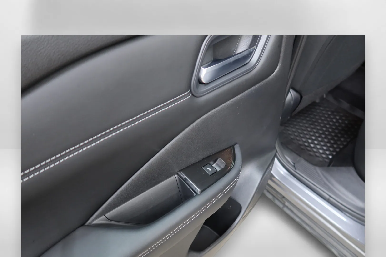 Nissan Qashqai NNR-828 carousel image