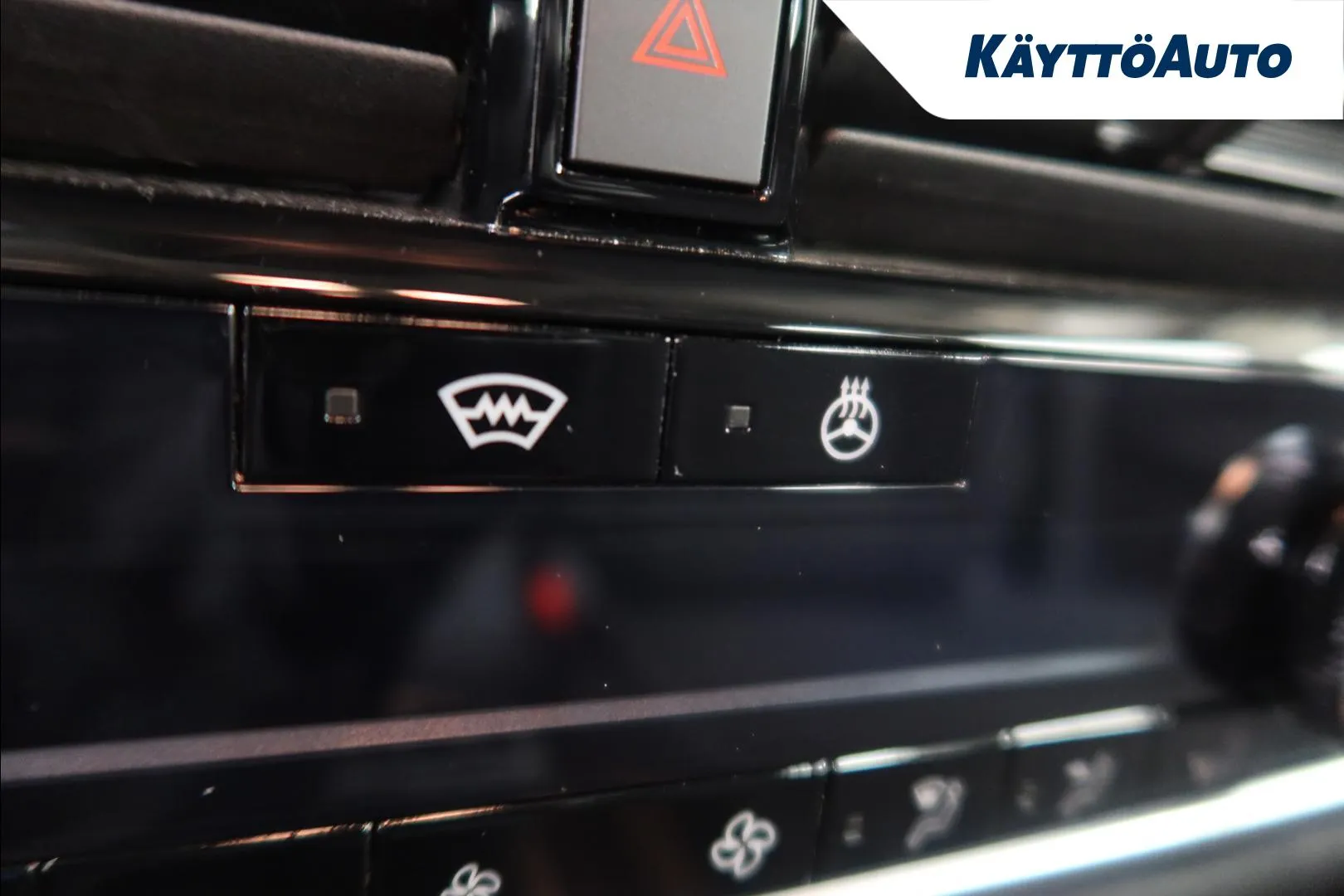 Nissan Qashqai NNR-828 carousel image