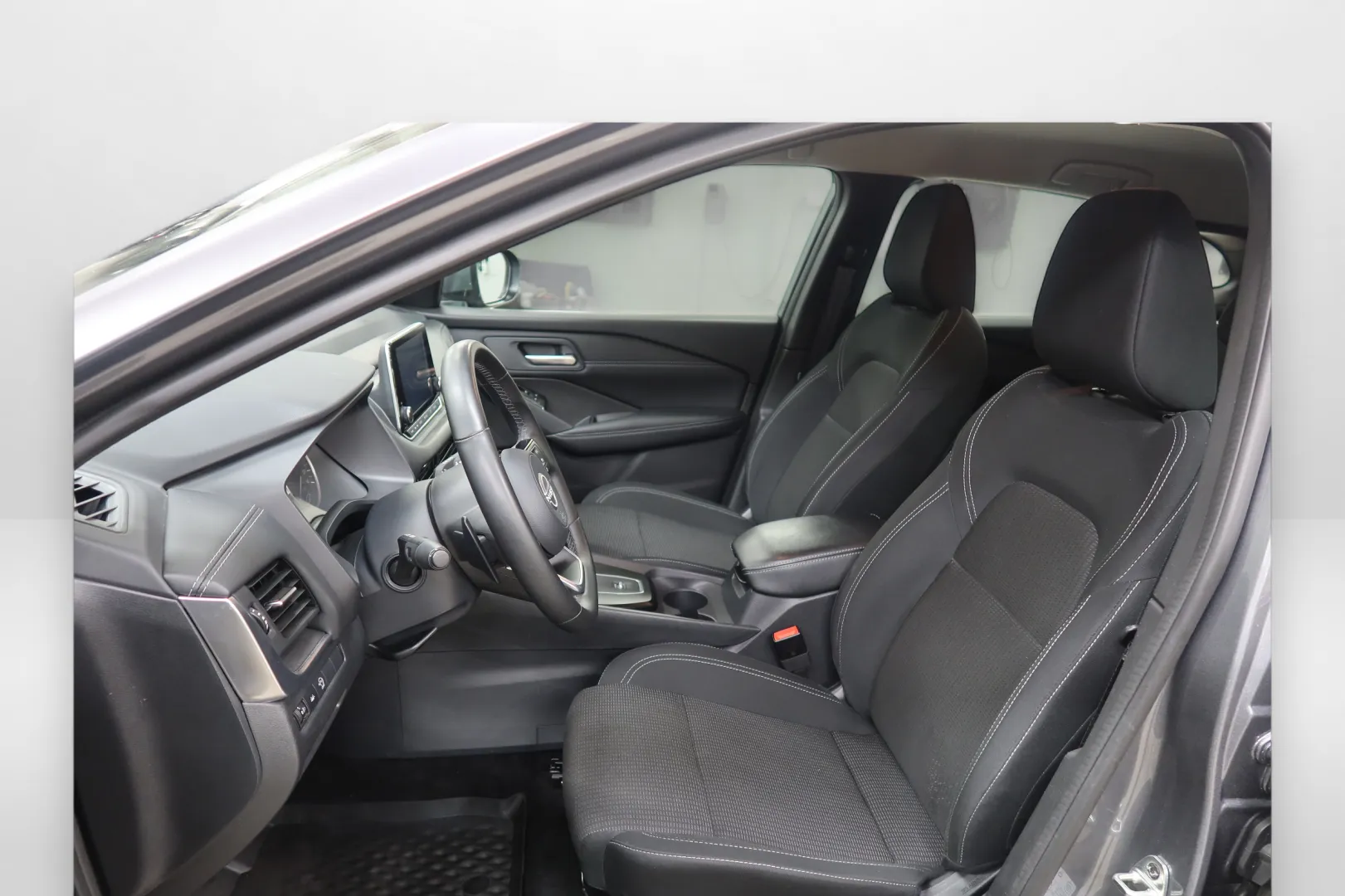 Nissan Qashqai NNR-828 carousel image