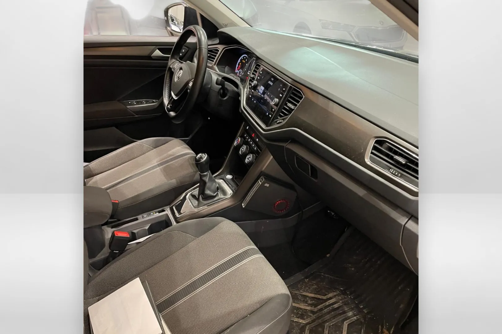 Volkswagen T-Roc YJY-537 carousel image