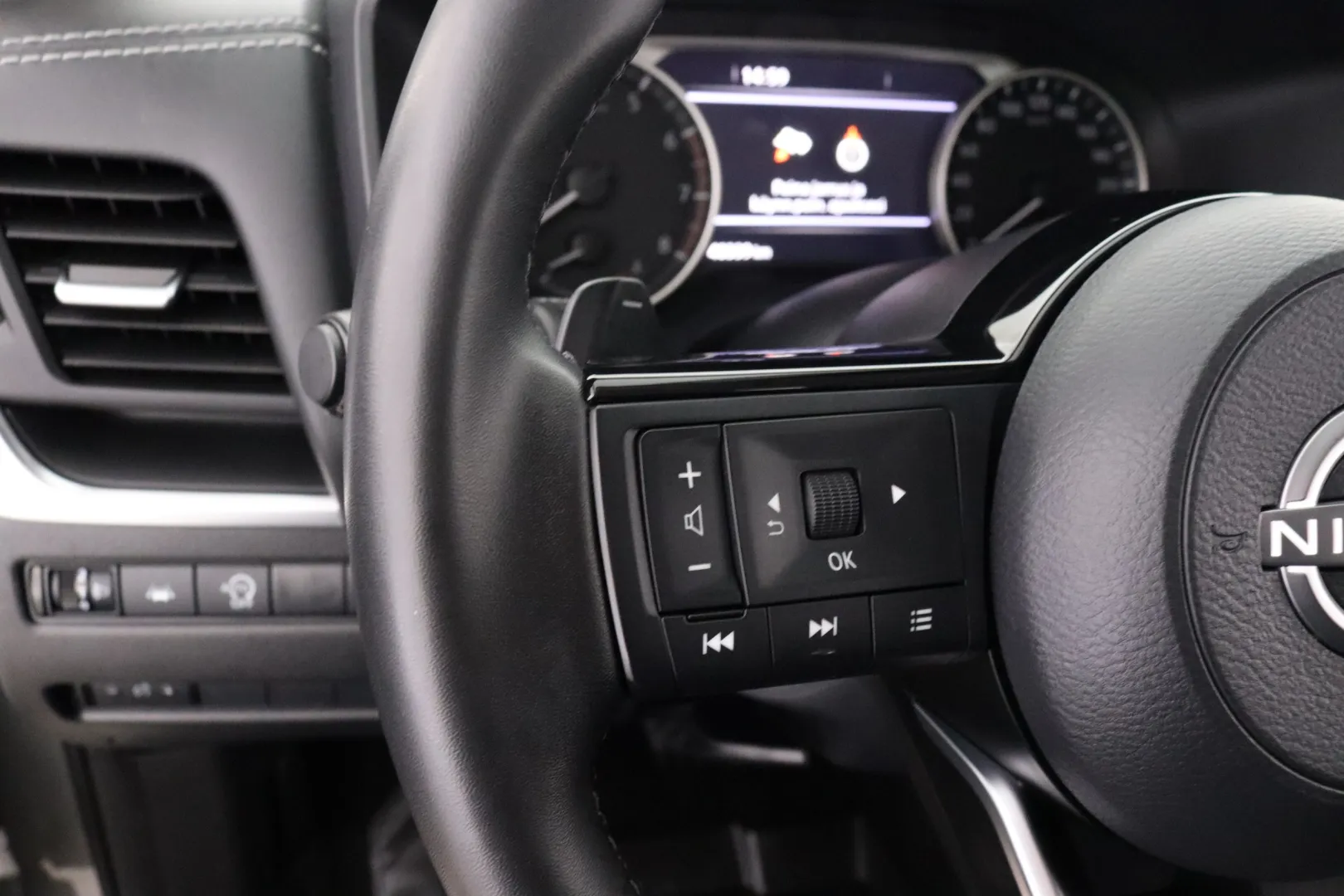 NISSAN Qashqai XSS-517 carousel image