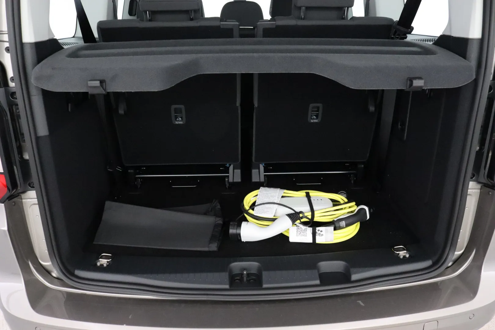 Volkswagen Caddy Maxi LTN-557 carousel image