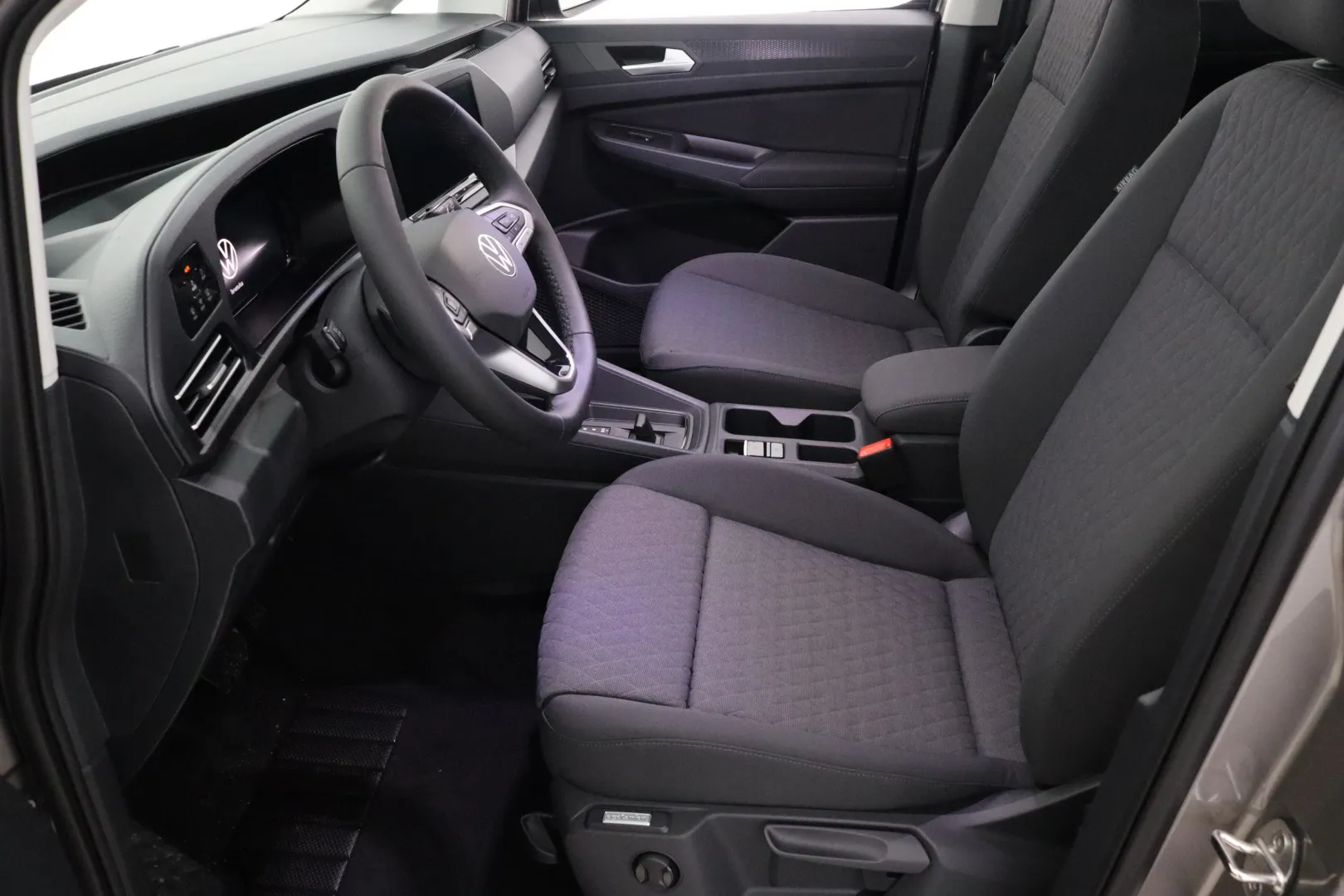 Volkswagen Caddy Maxi LTN-557 carousel image