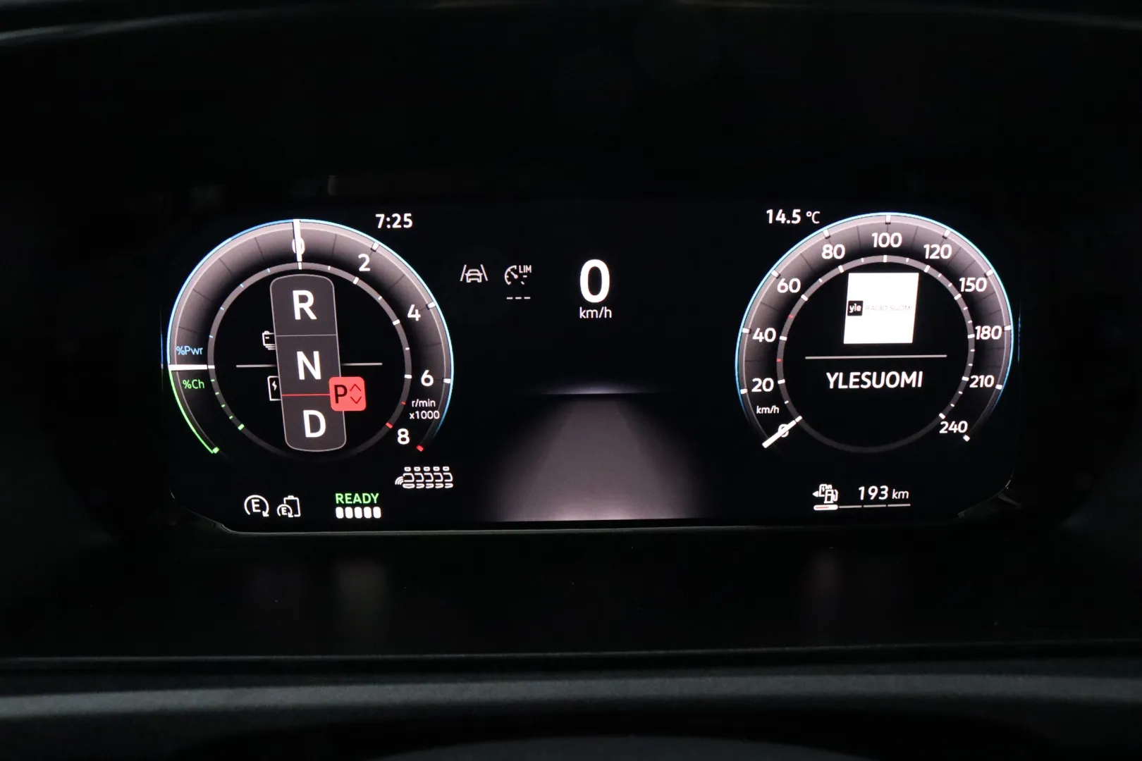 Volkswagen Caddy Maxi LTN-557 carousel image