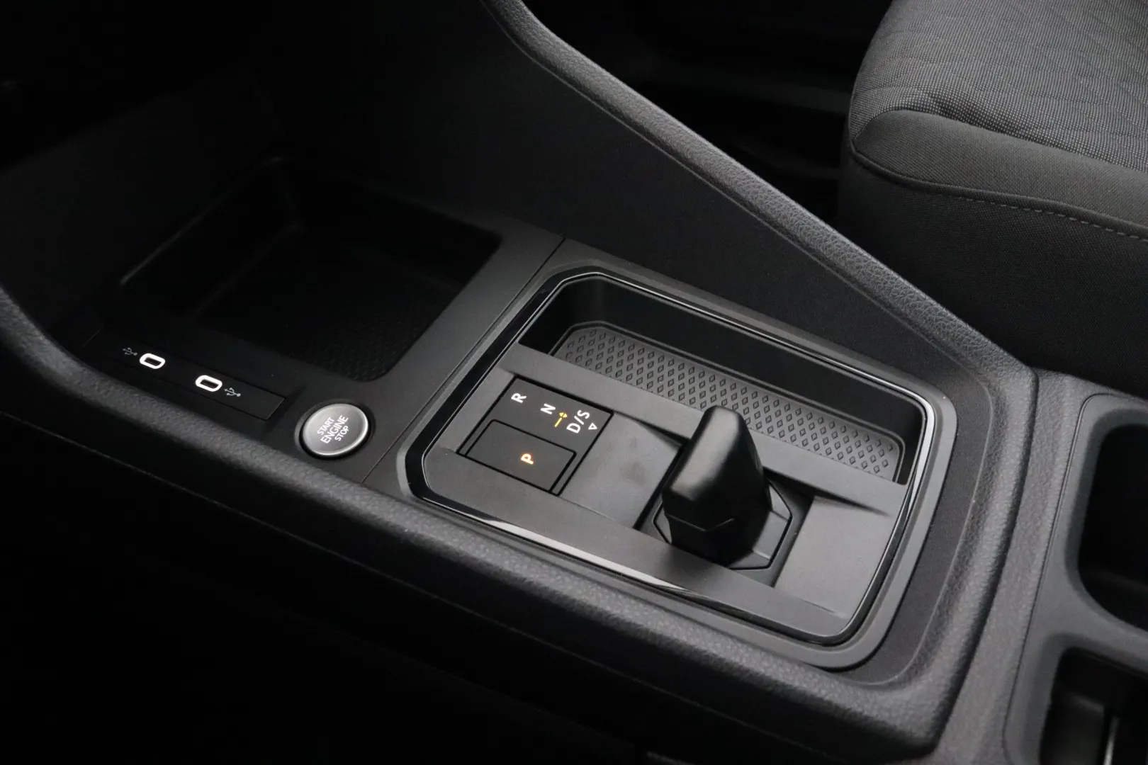 Volkswagen Caddy Maxi LTN-557 carousel image