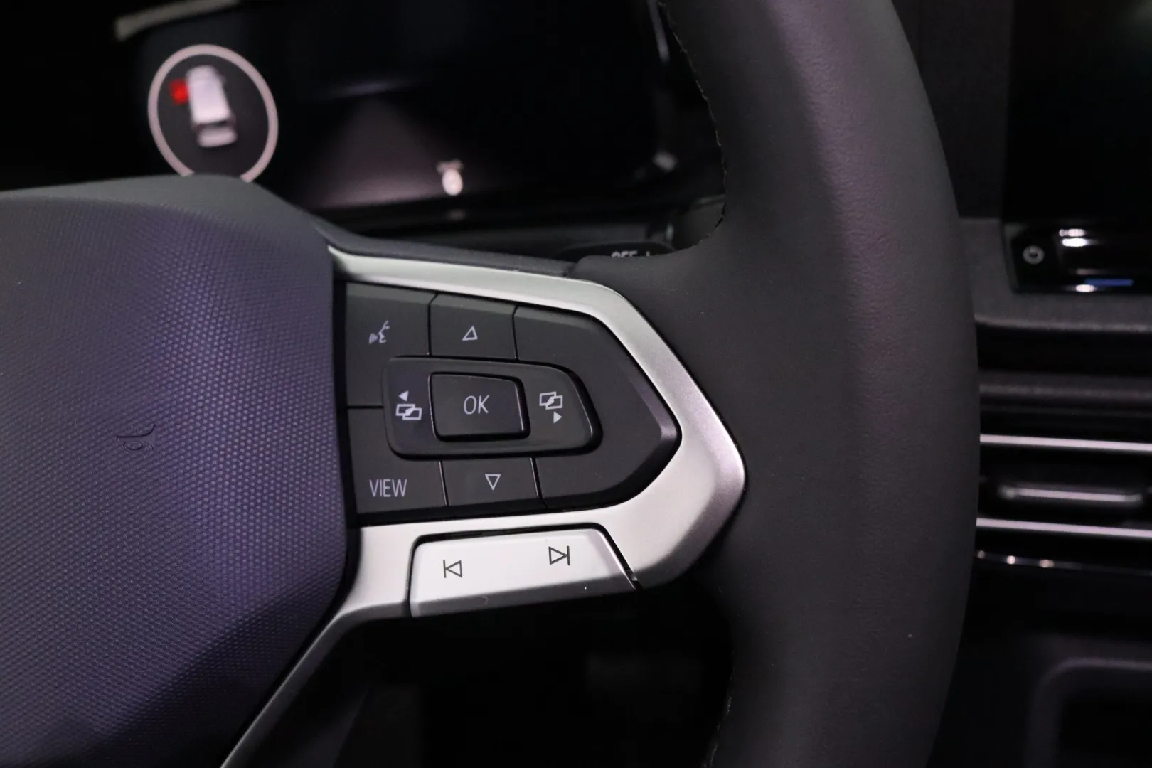 Volkswagen Caddy Maxi LTN-557 carousel image