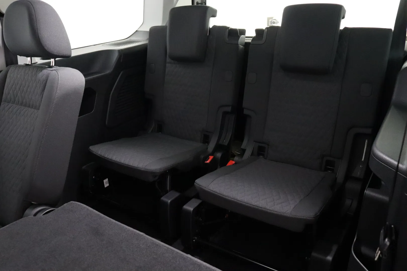 Volkswagen Caddy Maxi LTN-557 carousel image