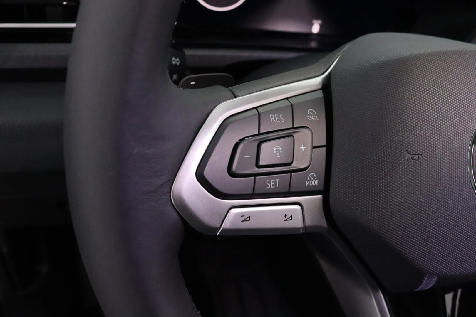 Volkswagen Caddy Maxi LTN-557 carousel image