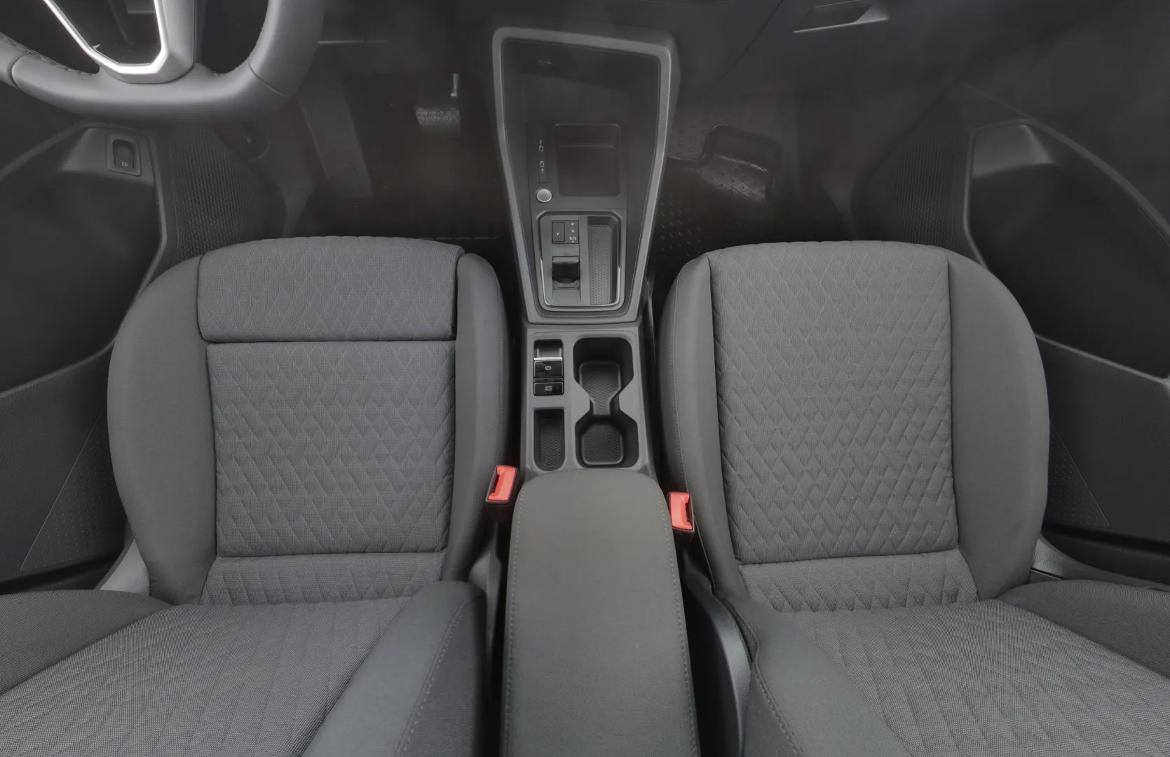 Volkswagen Caddy Maxi LTN-557 carousel image