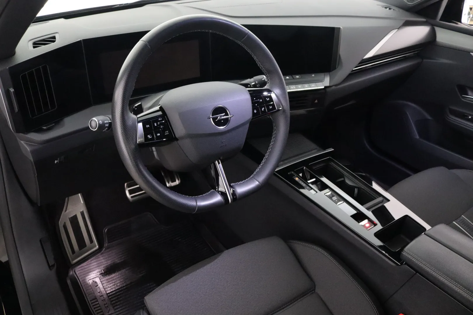 OPEL Astra CRJ-758 carousel image