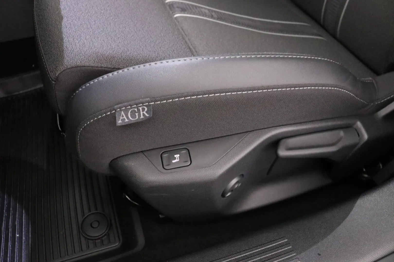 OPEL Astra CRJ-758 carousel image