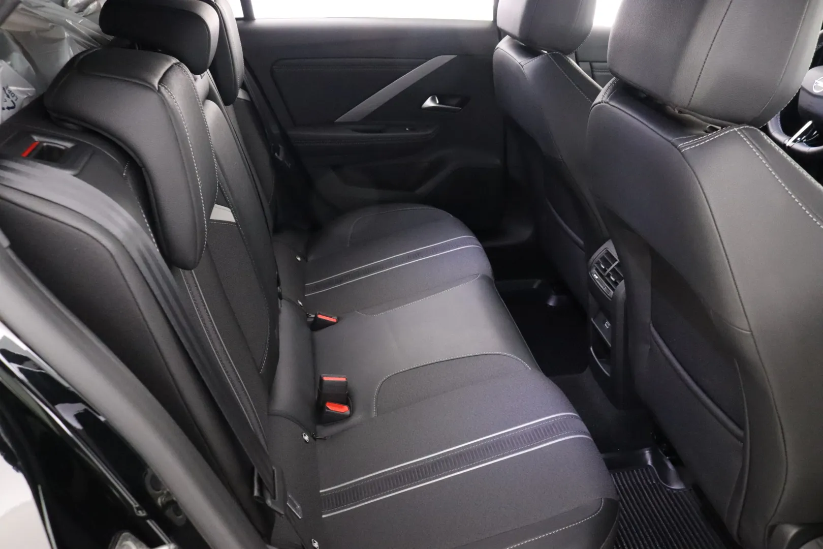 OPEL Astra CRJ-758 carousel image