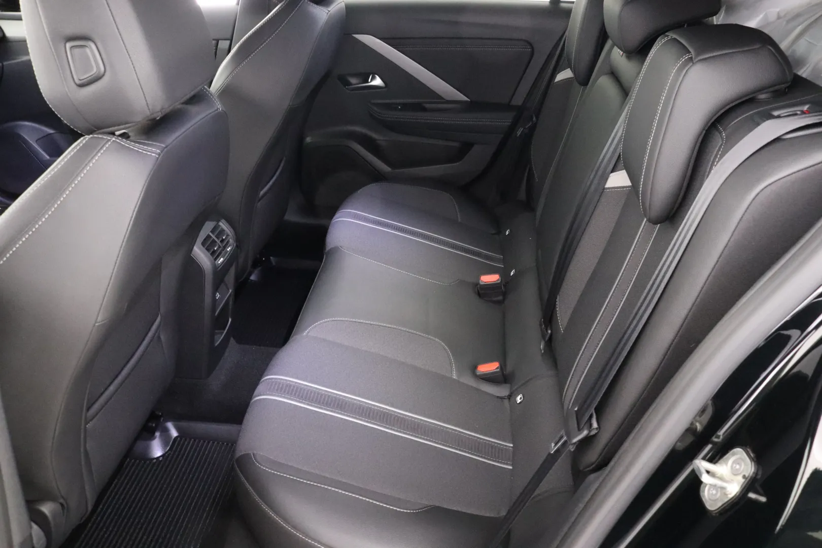 OPEL Astra CRJ-758 carousel image