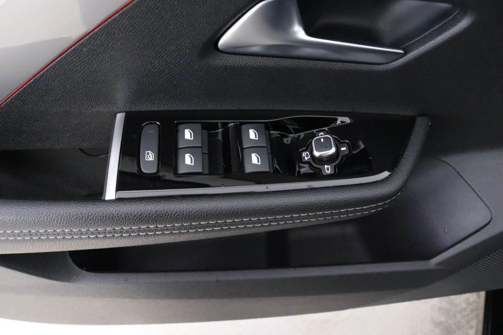 OPEL Astra CRJ-758 carousel image