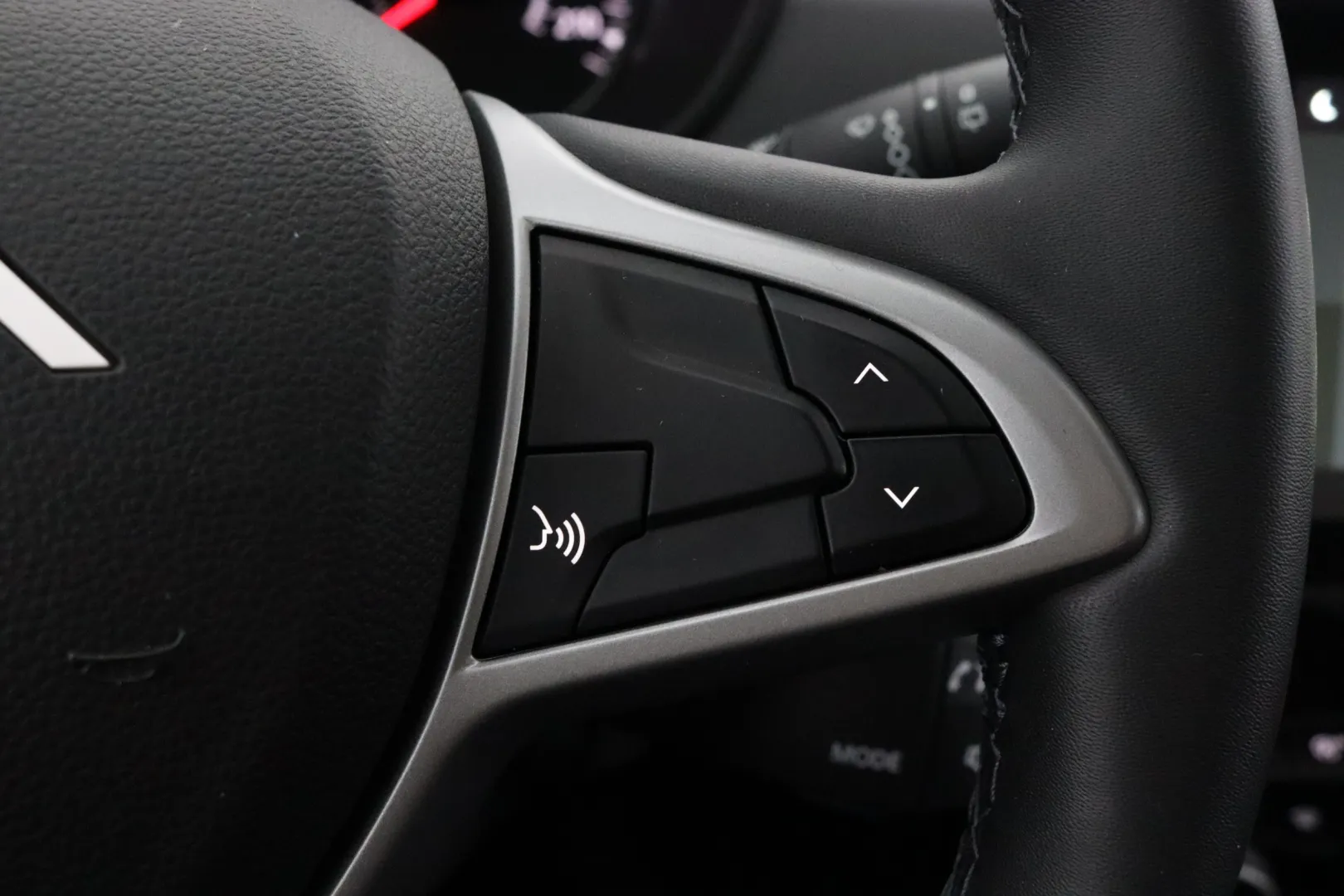 DACIA Duster FRJ-322 carousel image