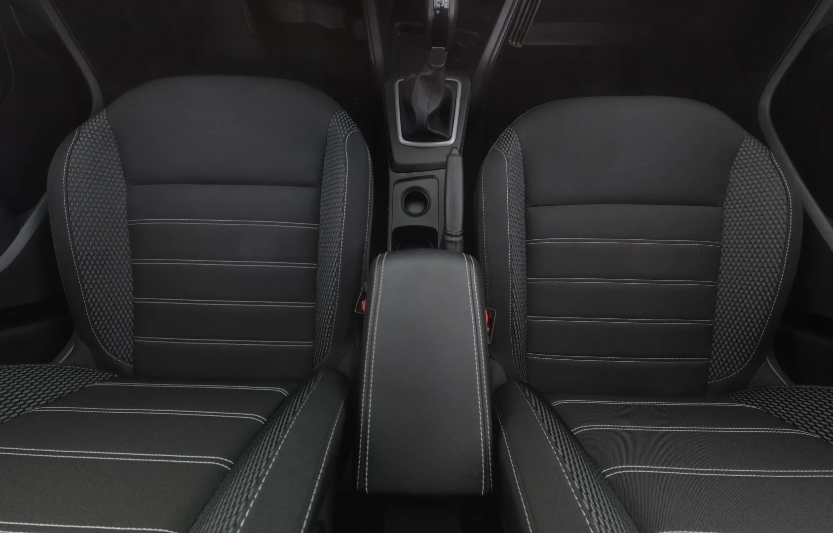 DACIA Duster FRJ-322 carousel image