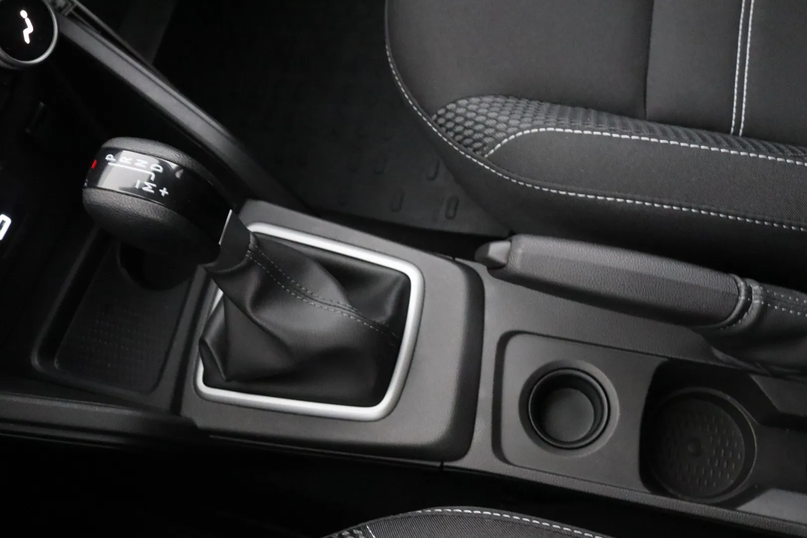 DACIA Duster FRJ-322 carousel image