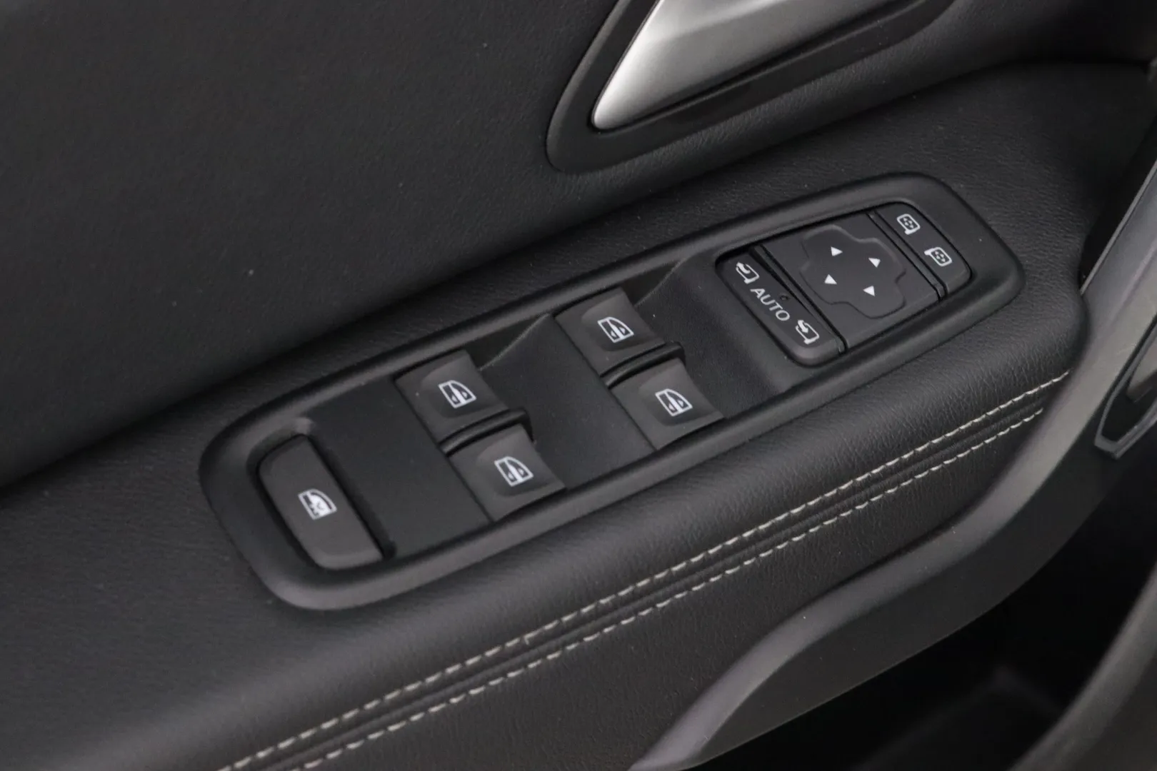 DACIA Duster FRJ-322 carousel image