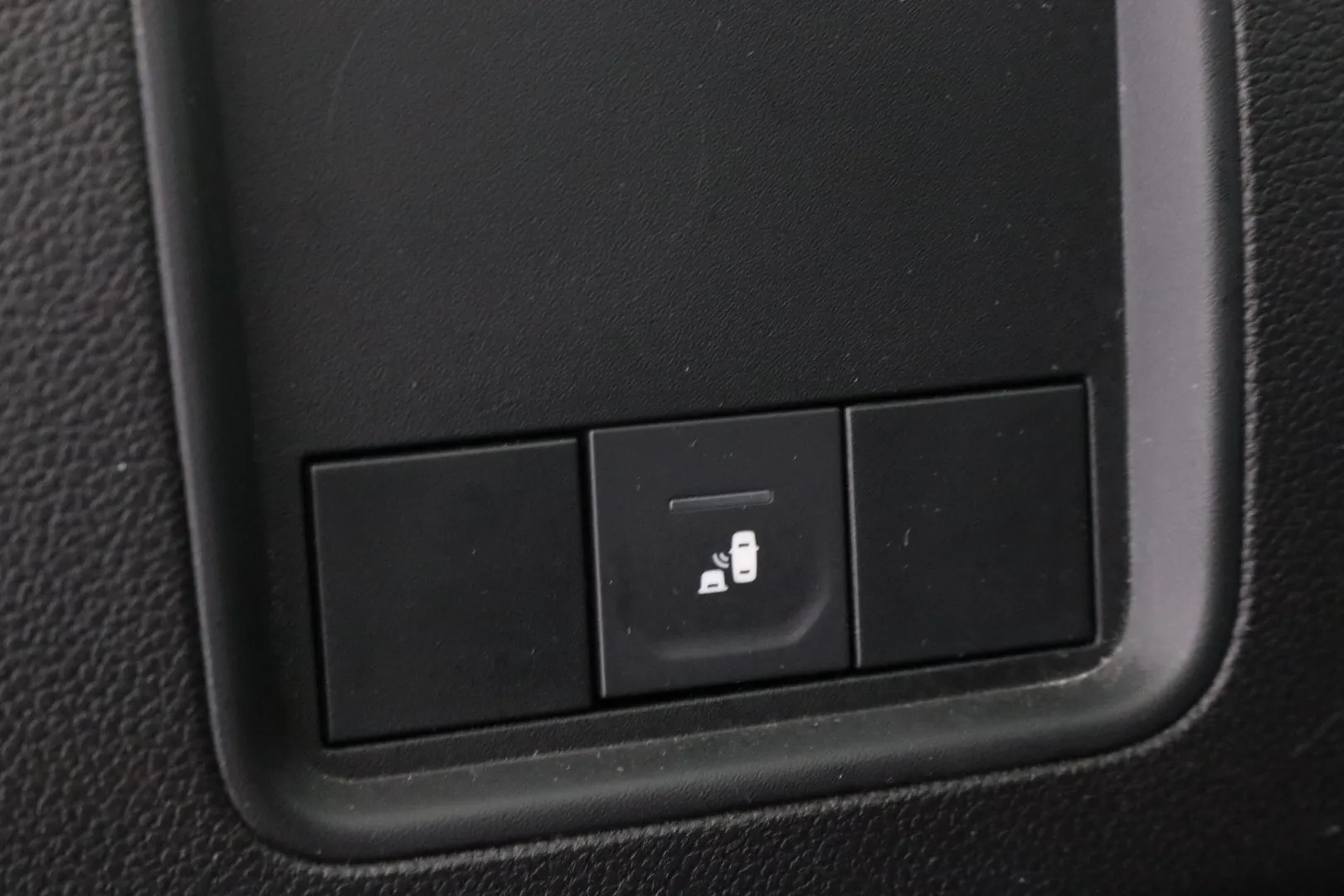 DACIA Duster FRJ-322 carousel image