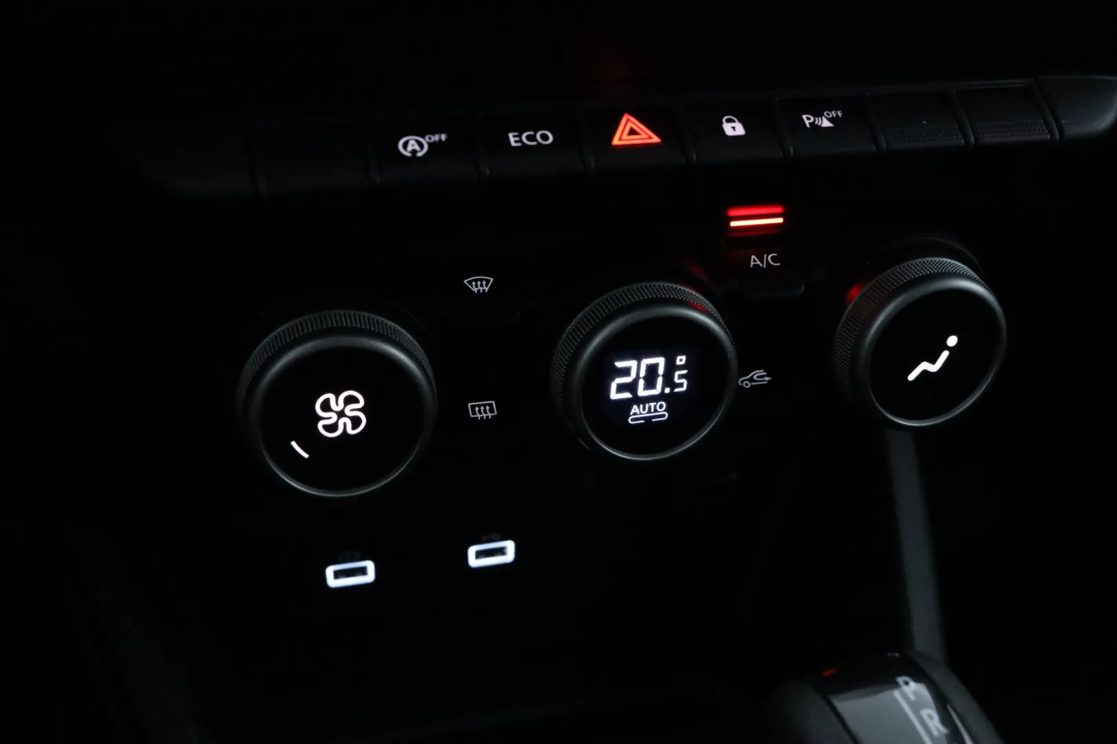 DACIA Duster FRJ-322 carousel image