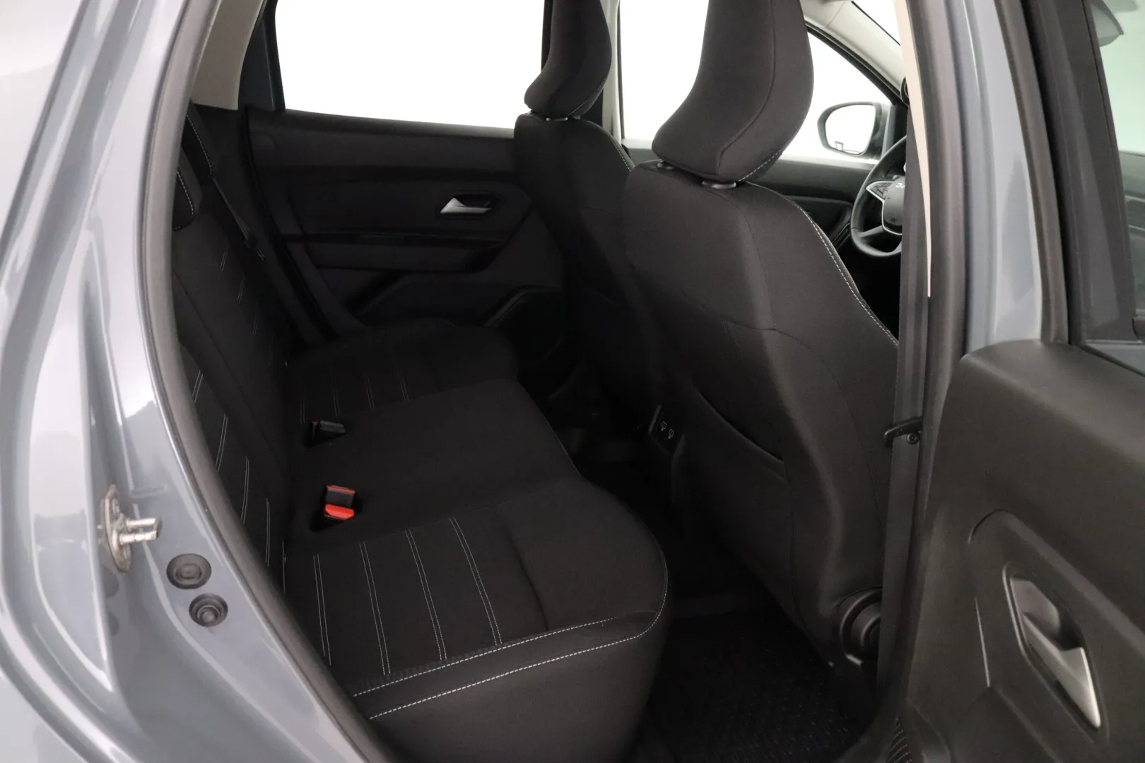 DACIA Duster FRJ-322 carousel image