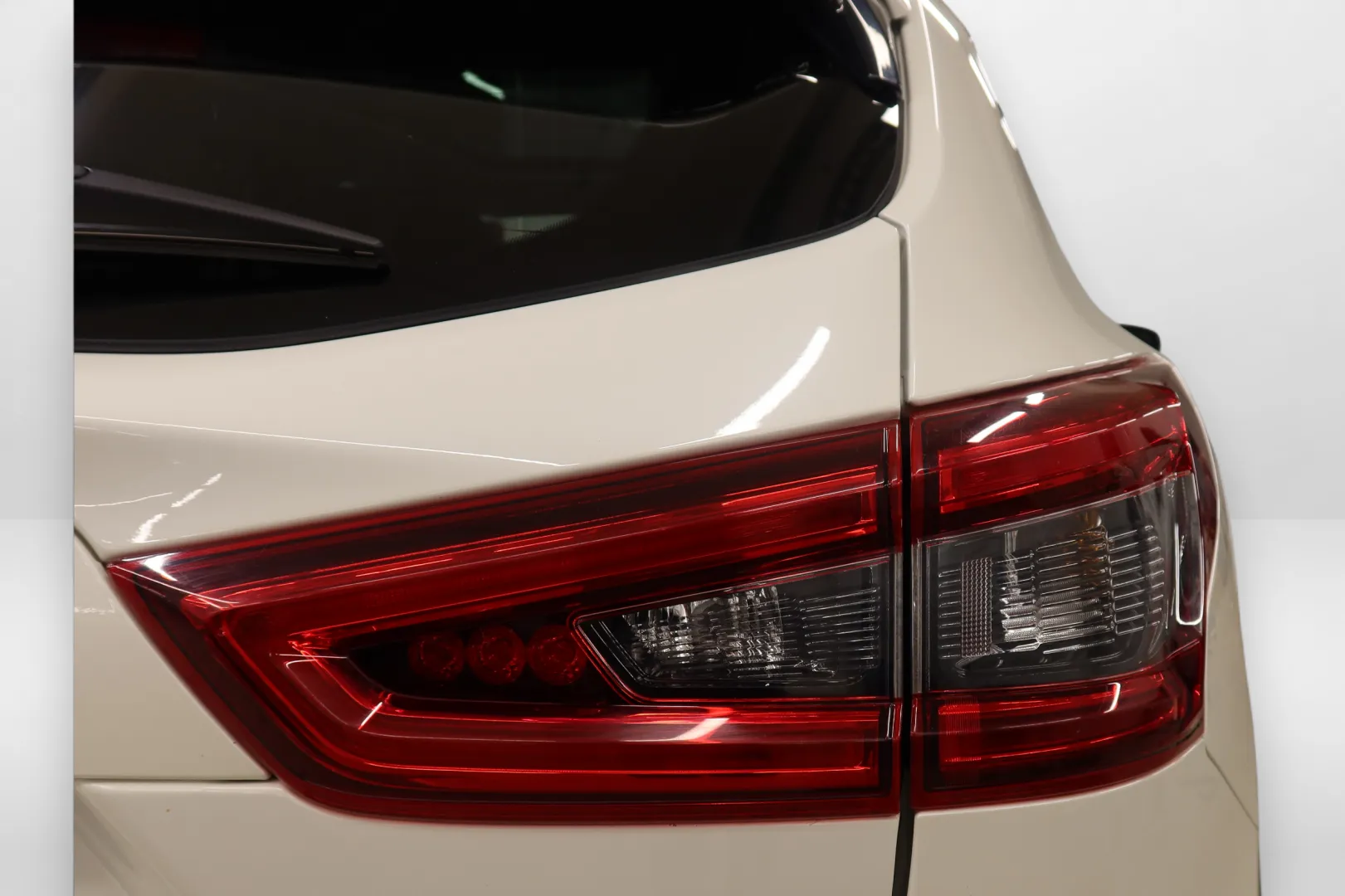 Nissan Qashqai BVK-512 carousel image