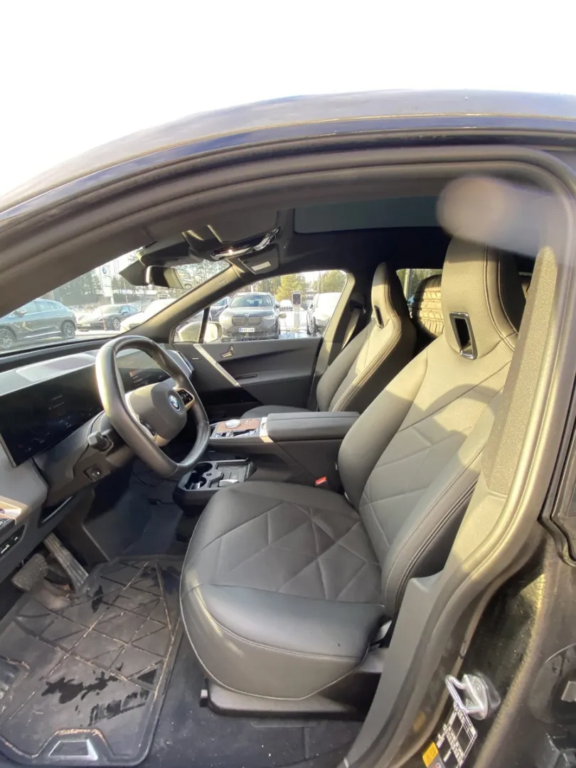 BMW iX ZOS-926 carousel image