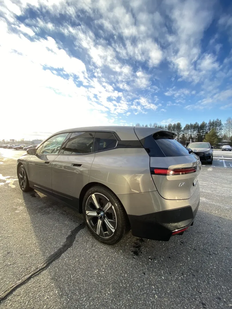 BMW iX ZOS-926 carousel image