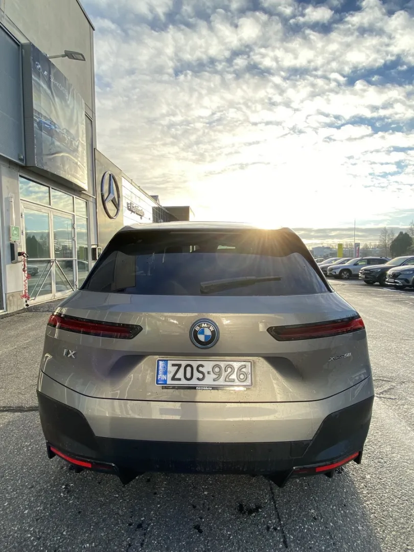 BMW iX ZOS-926 carousel image