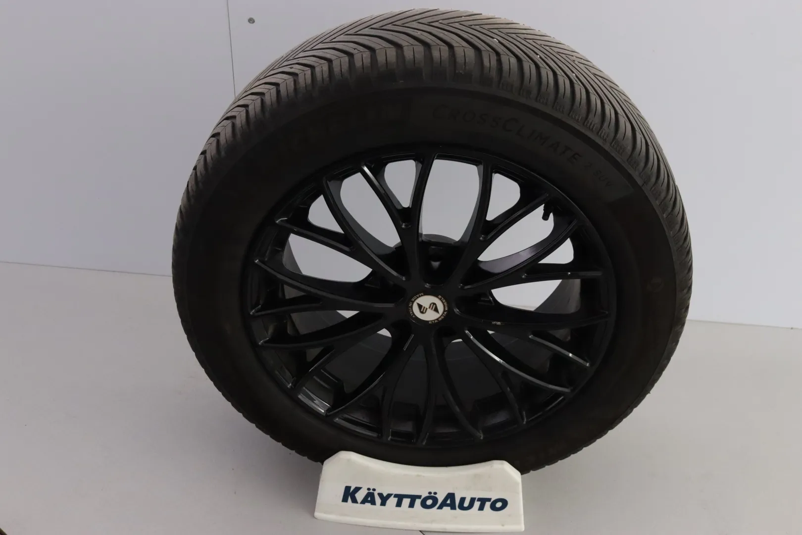 BMW X5 CNG-813 carousel image