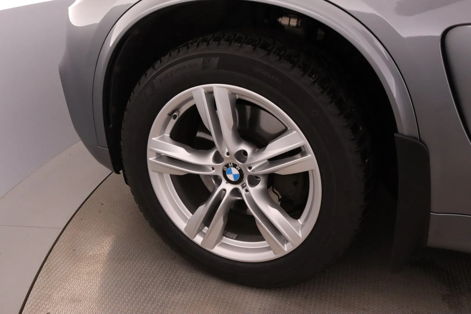 BMW X5 CNG-813 carousel image