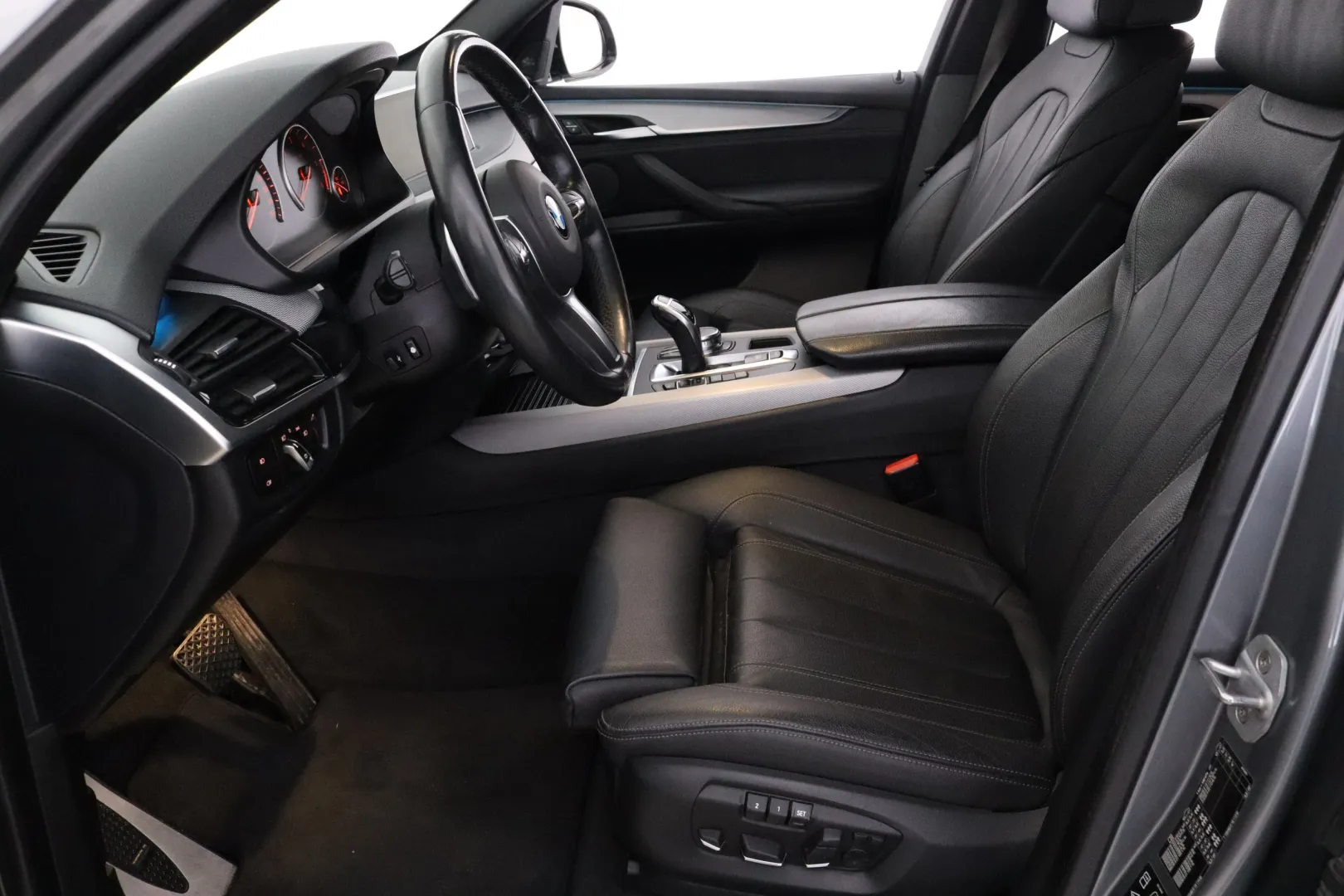 BMW X5 CNG-813 carousel image