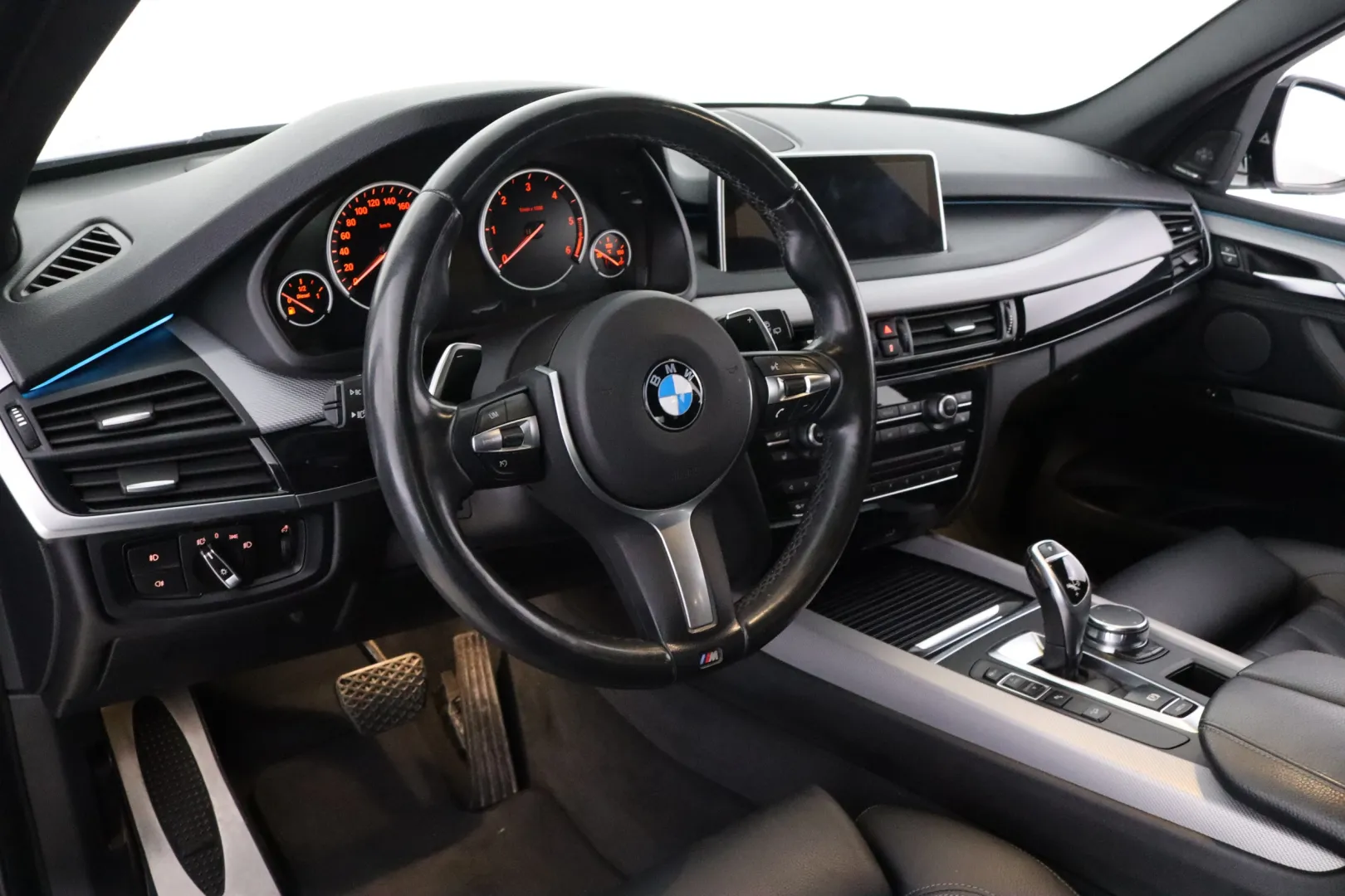 BMW X5 CNG-813 carousel image