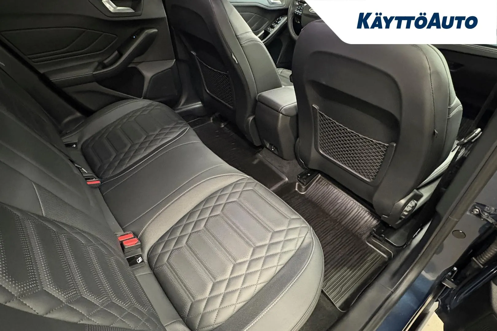 Ford Focus YKZ-105 carousel image