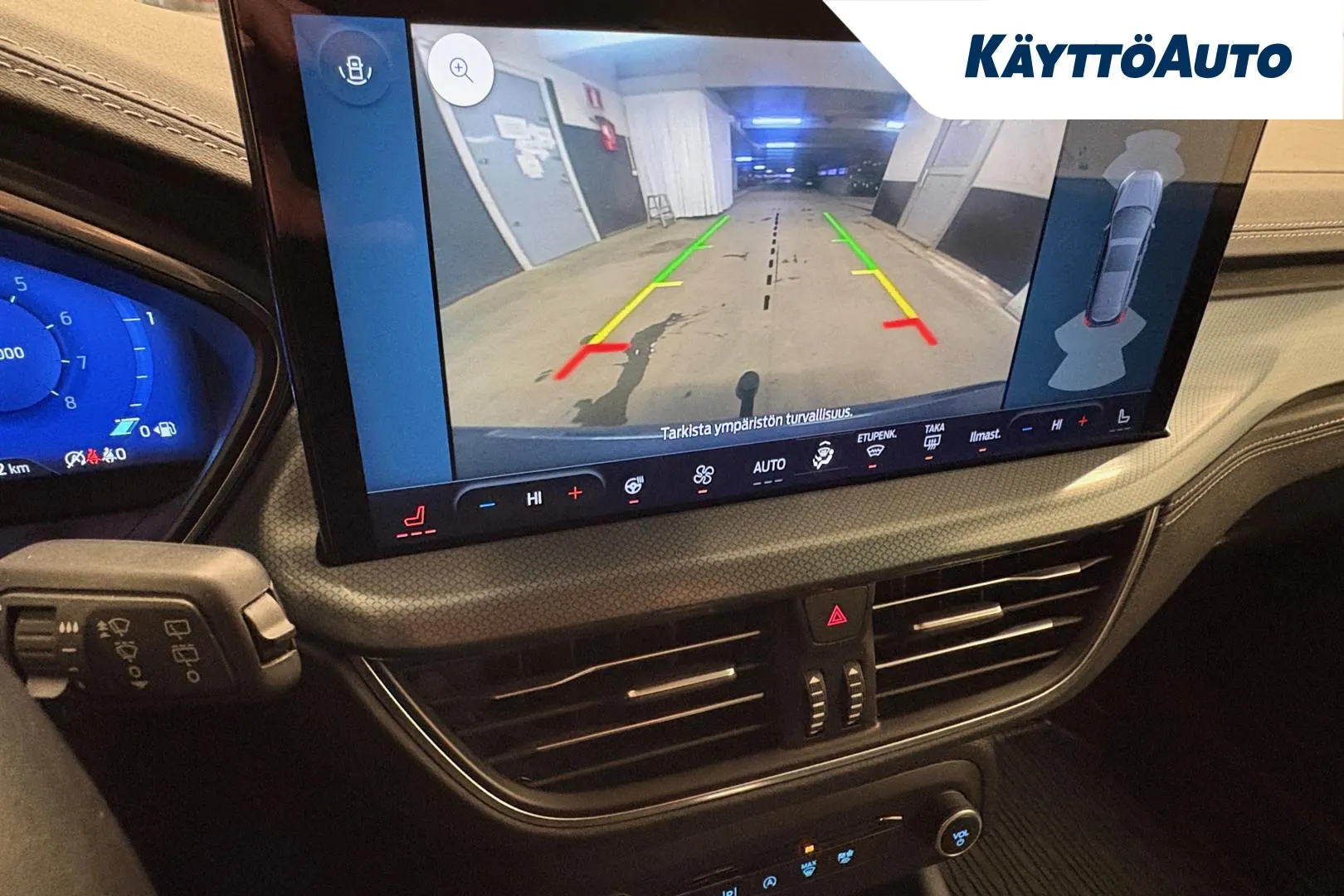 Ford Focus YKZ-105 carousel image