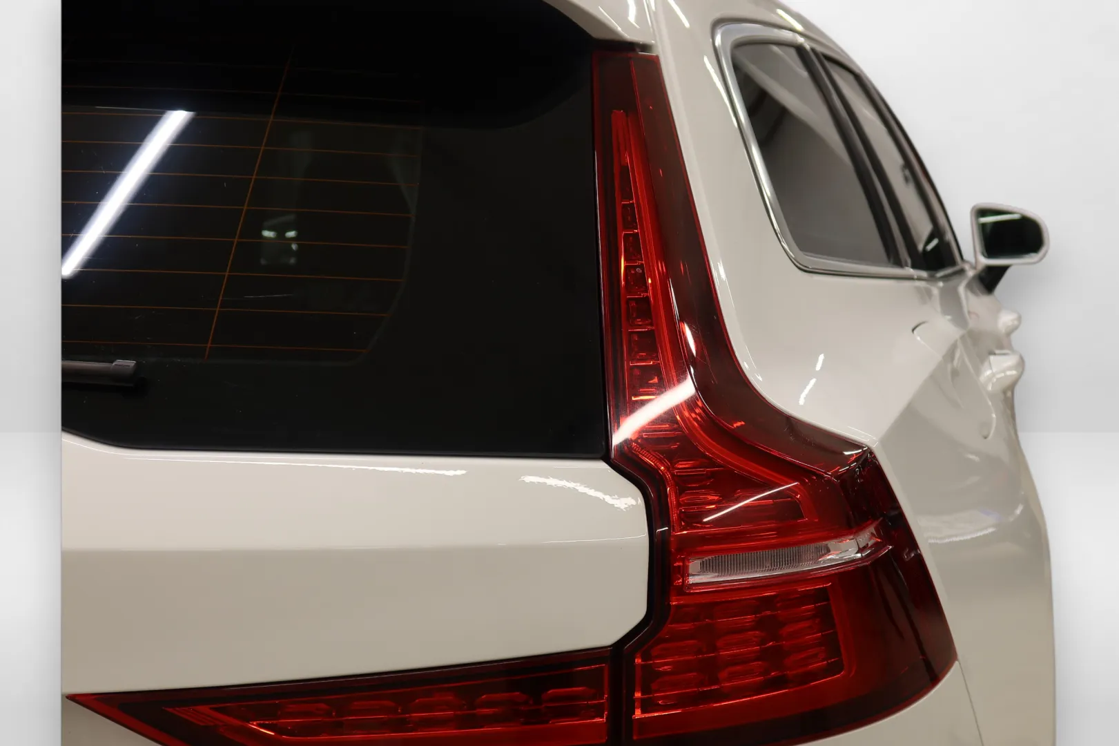 VOLVO V60 CMS-580 carousel image