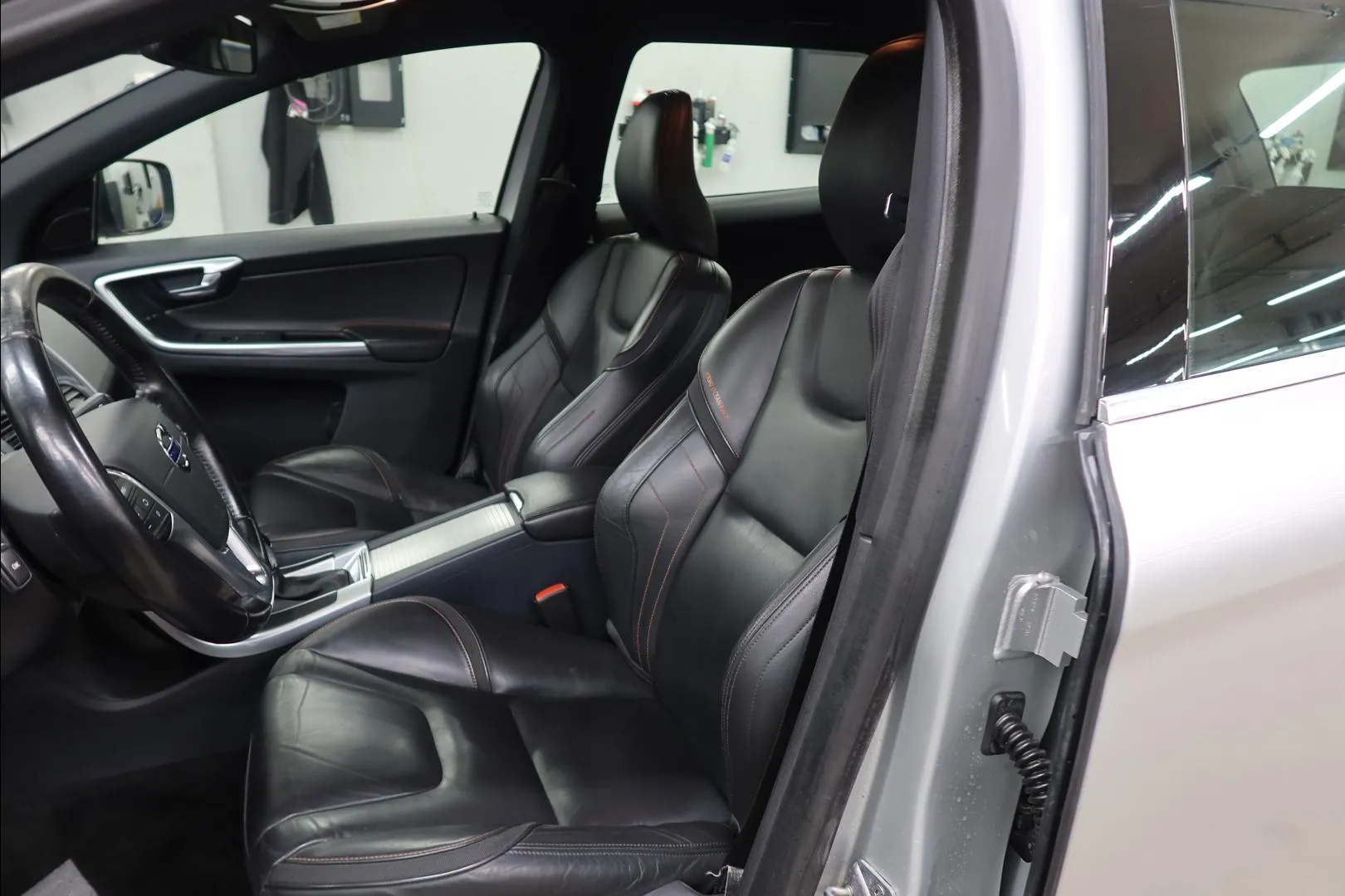 Volvo XC60 FNZ-493 carousel image