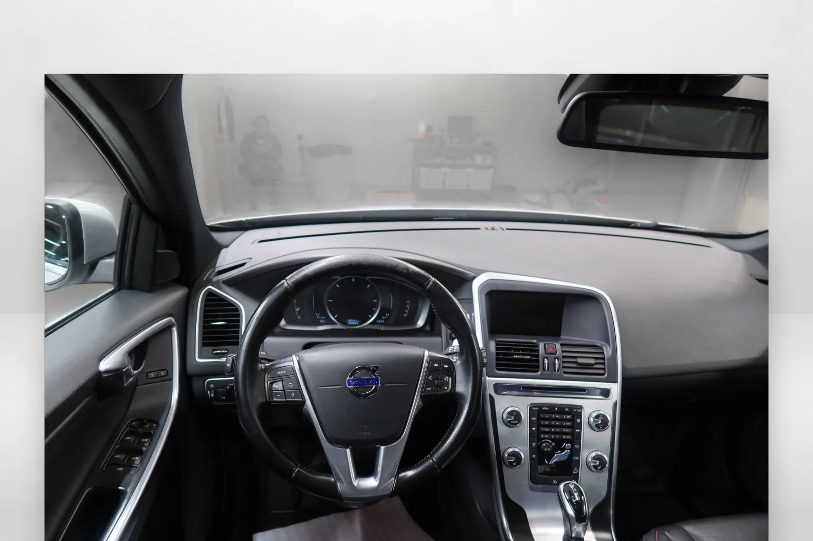 Volvo XC60 FNZ-493 carousel image