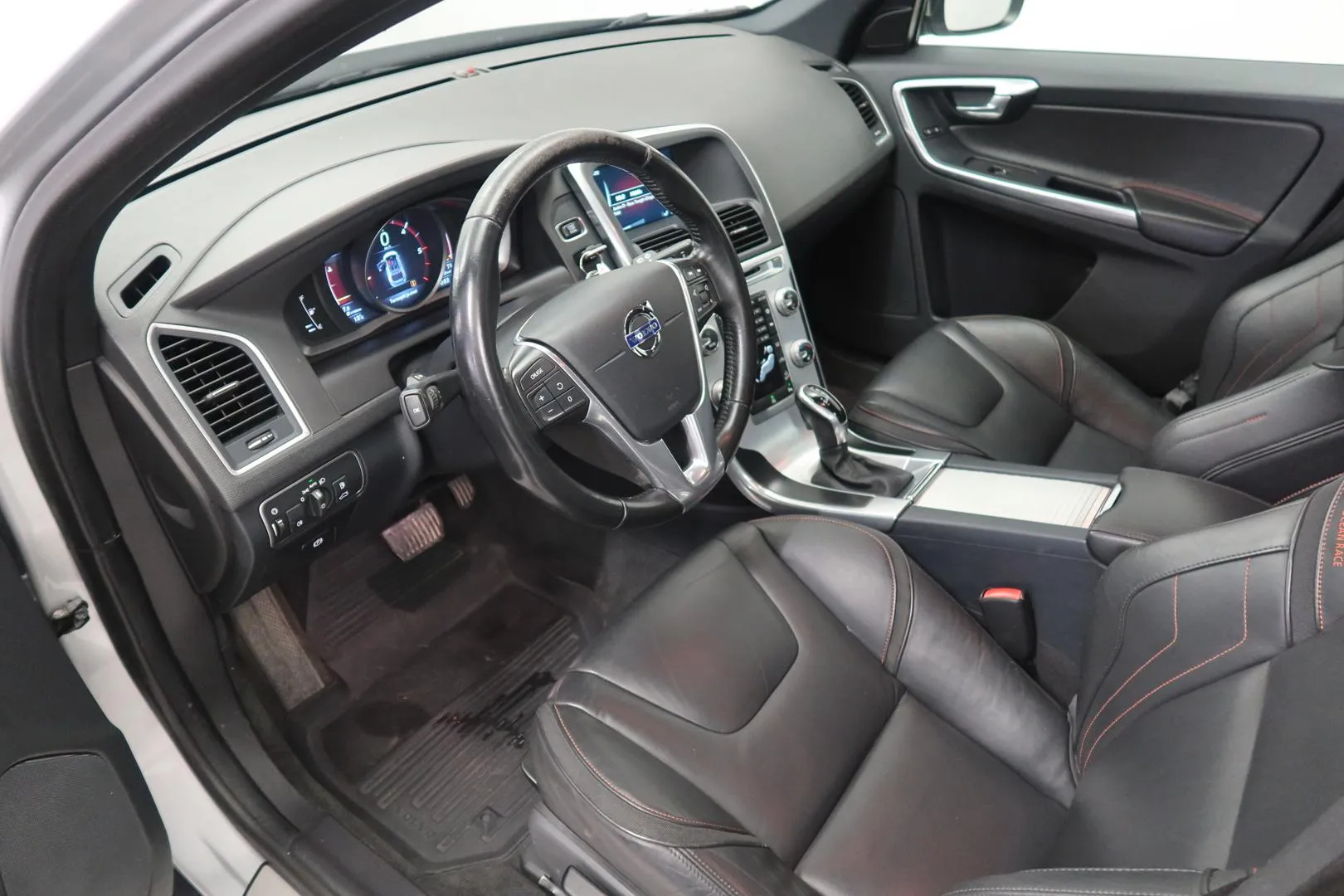 Volvo XC60 FNZ-493 carousel image