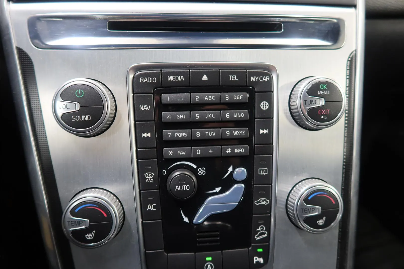 Volvo XC60 FNZ-493 carousel image