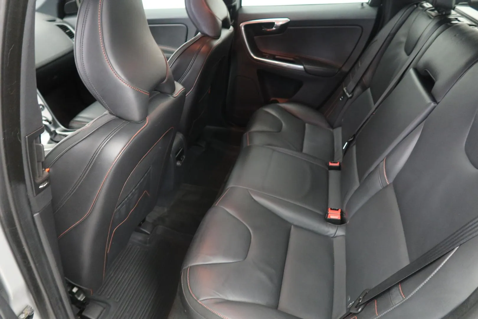 Volvo XC60 FNZ-493 carousel image