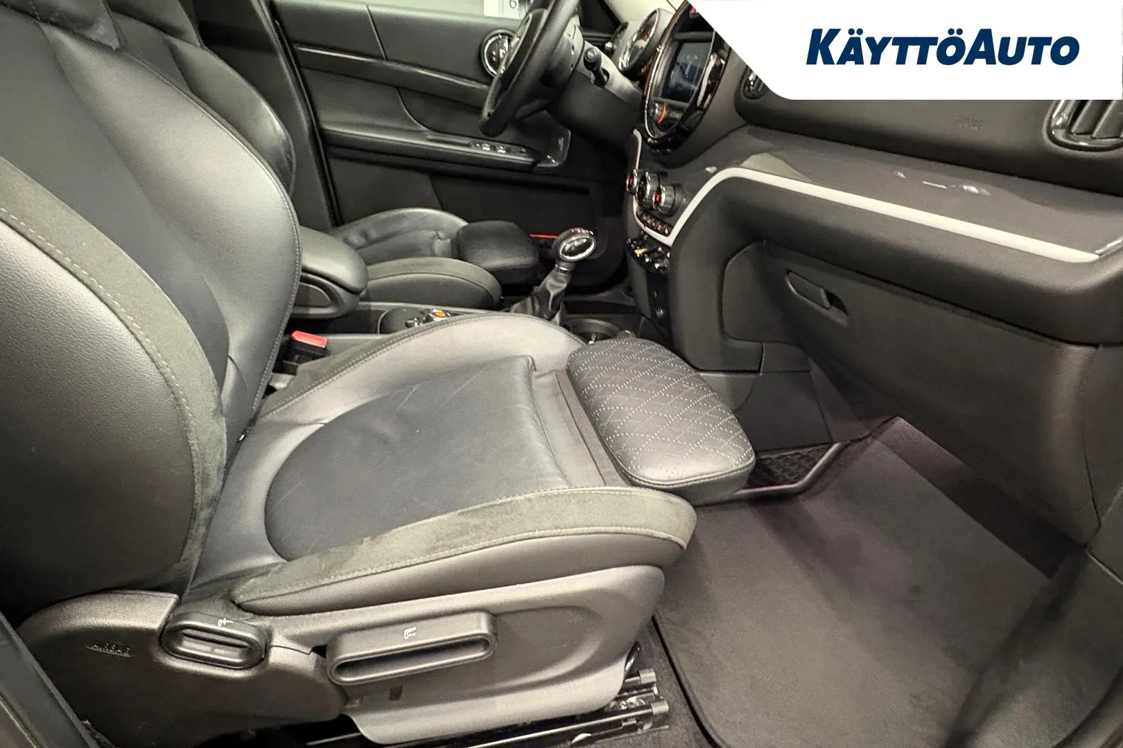 MINI Countryman VZY-167 carousel image