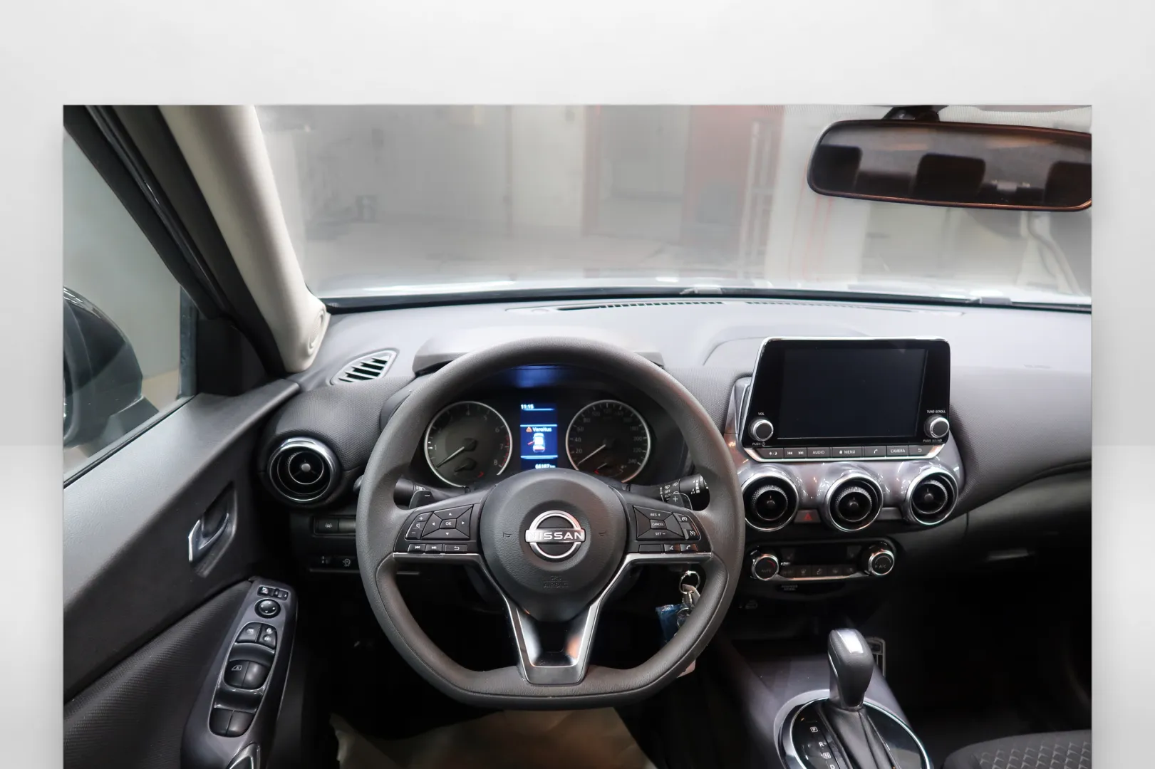 Nissan Juke OZZ-680 carousel image
