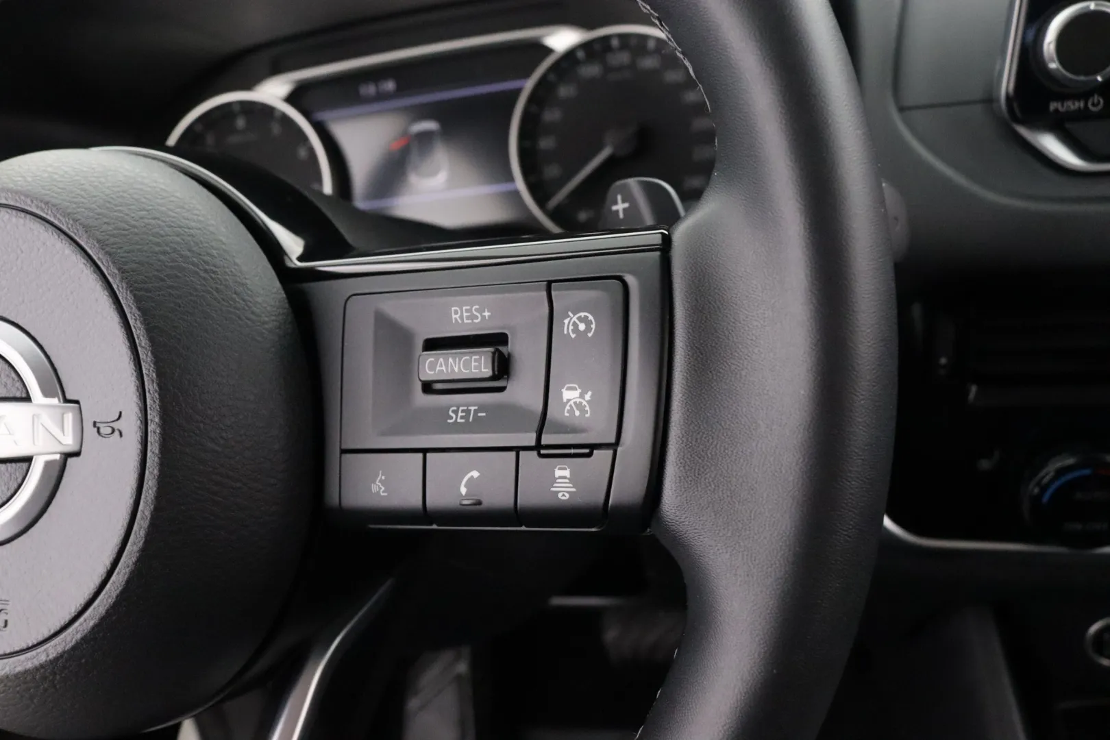 NISSAN Qashqai XSS-506 carousel image