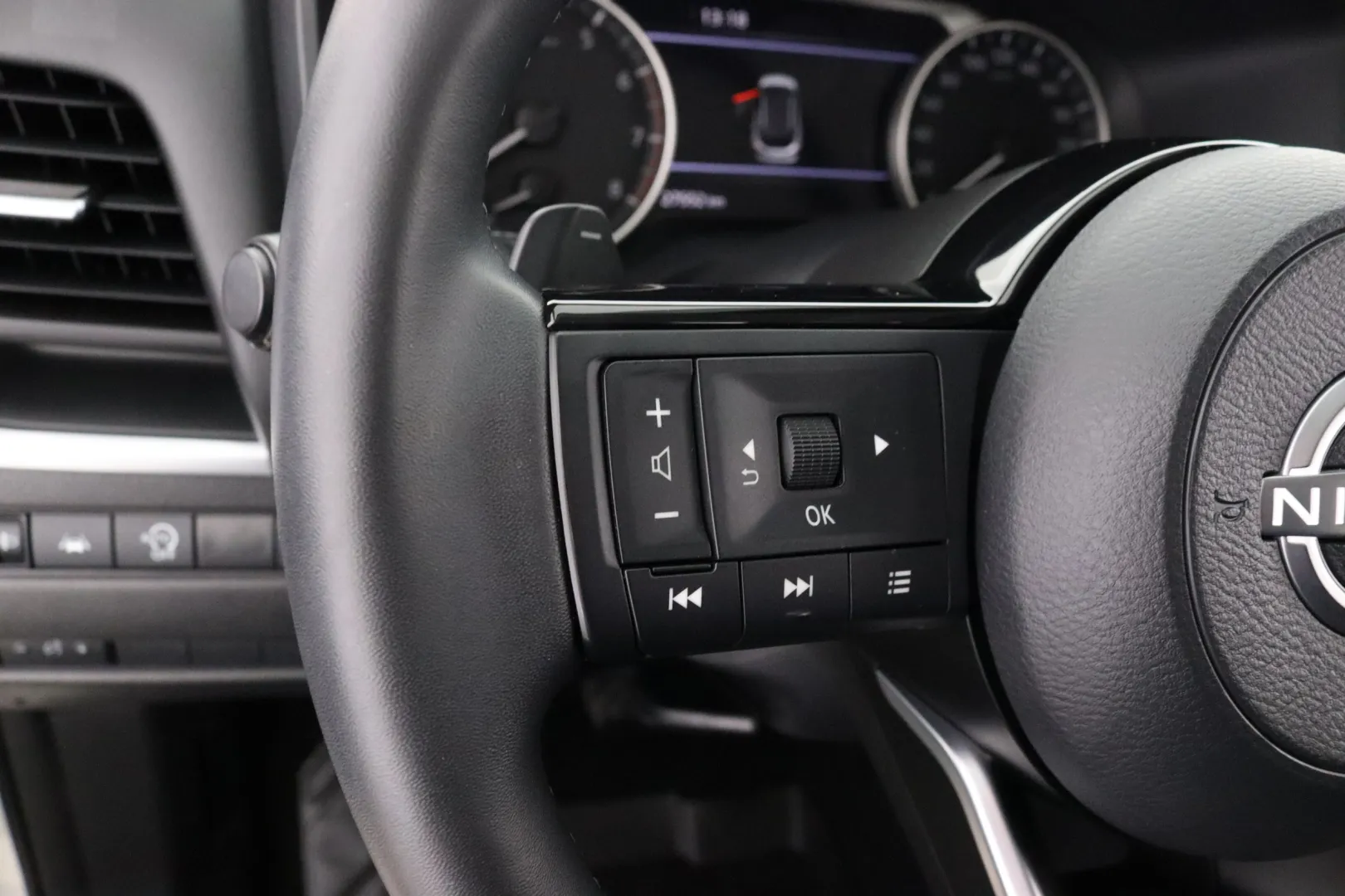 NISSAN Qashqai XSS-506 carousel image