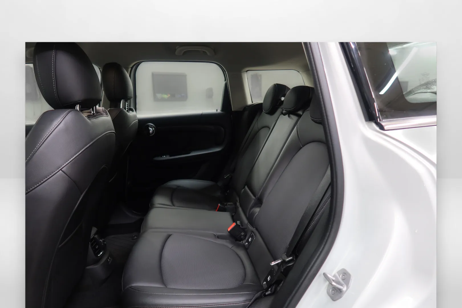 Mini Countryman FRA-537 carousel image