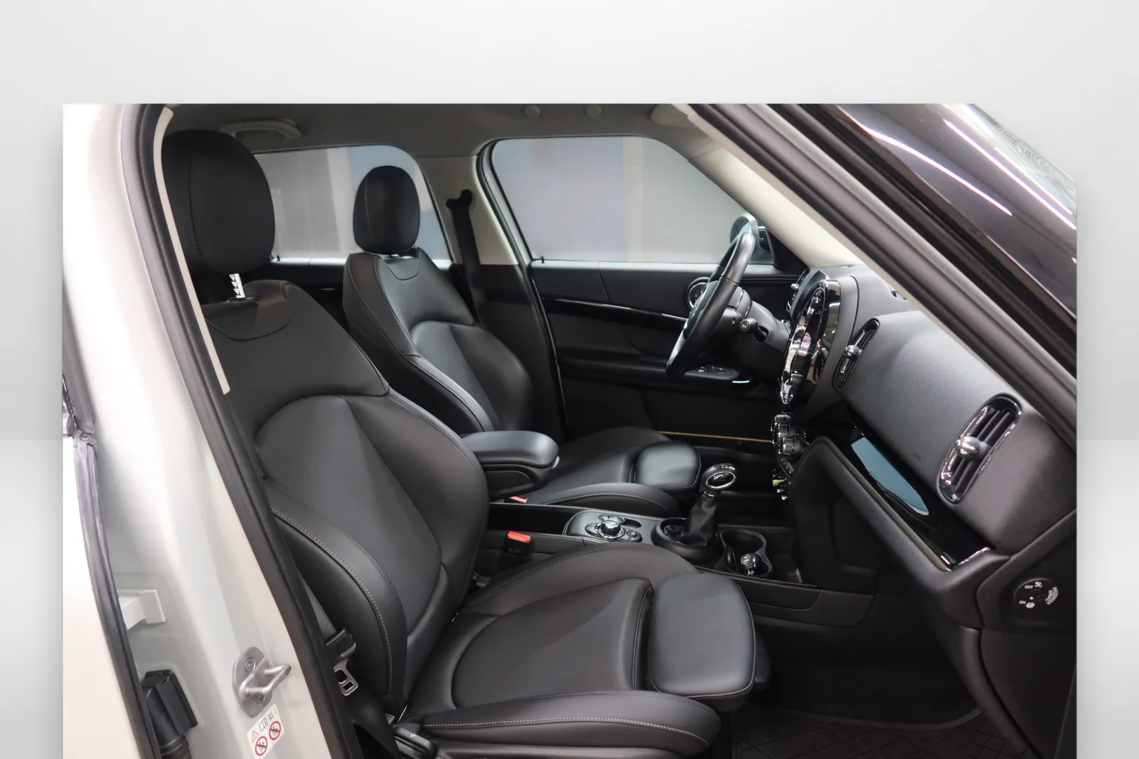 Mini Countryman FRA-537 carousel image