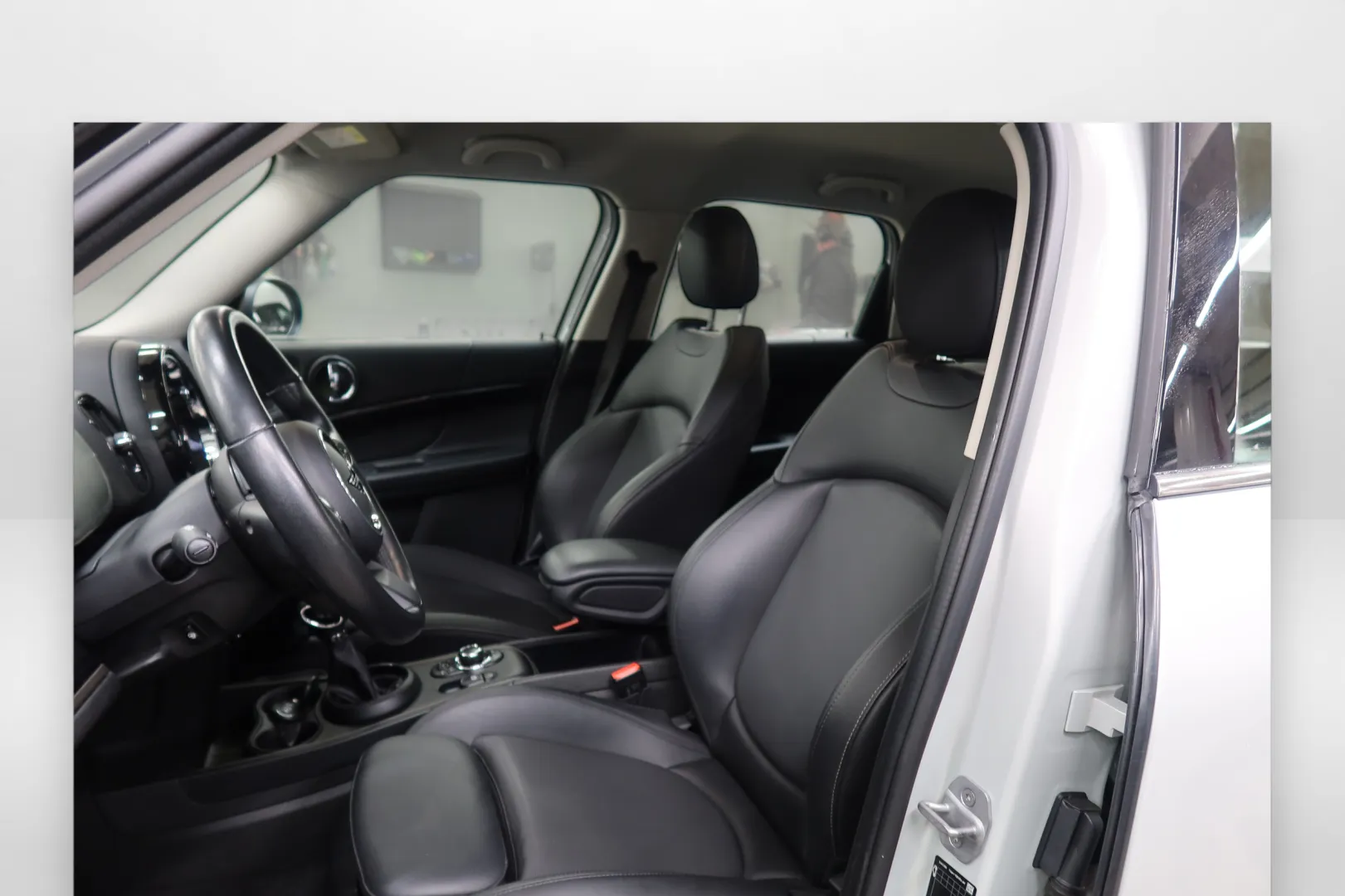 Mini Countryman FRA-537 carousel image