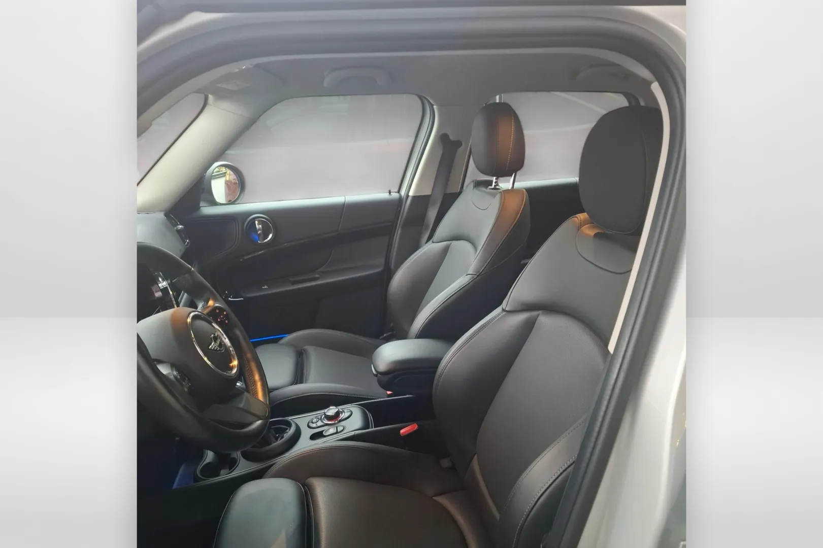 Mini Countryman FRA-537 carousel image