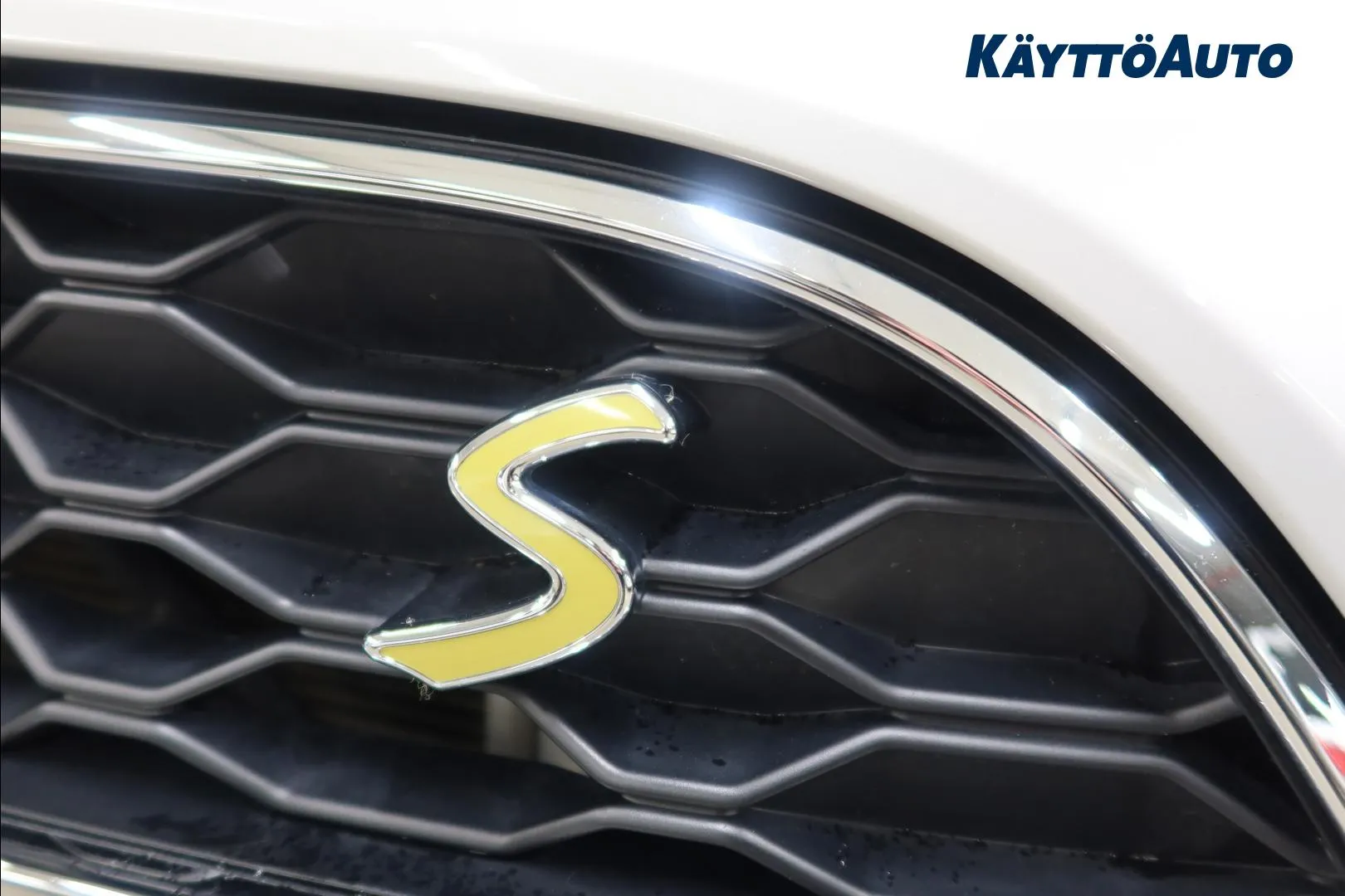 Mini Countryman FRA-537 carousel image